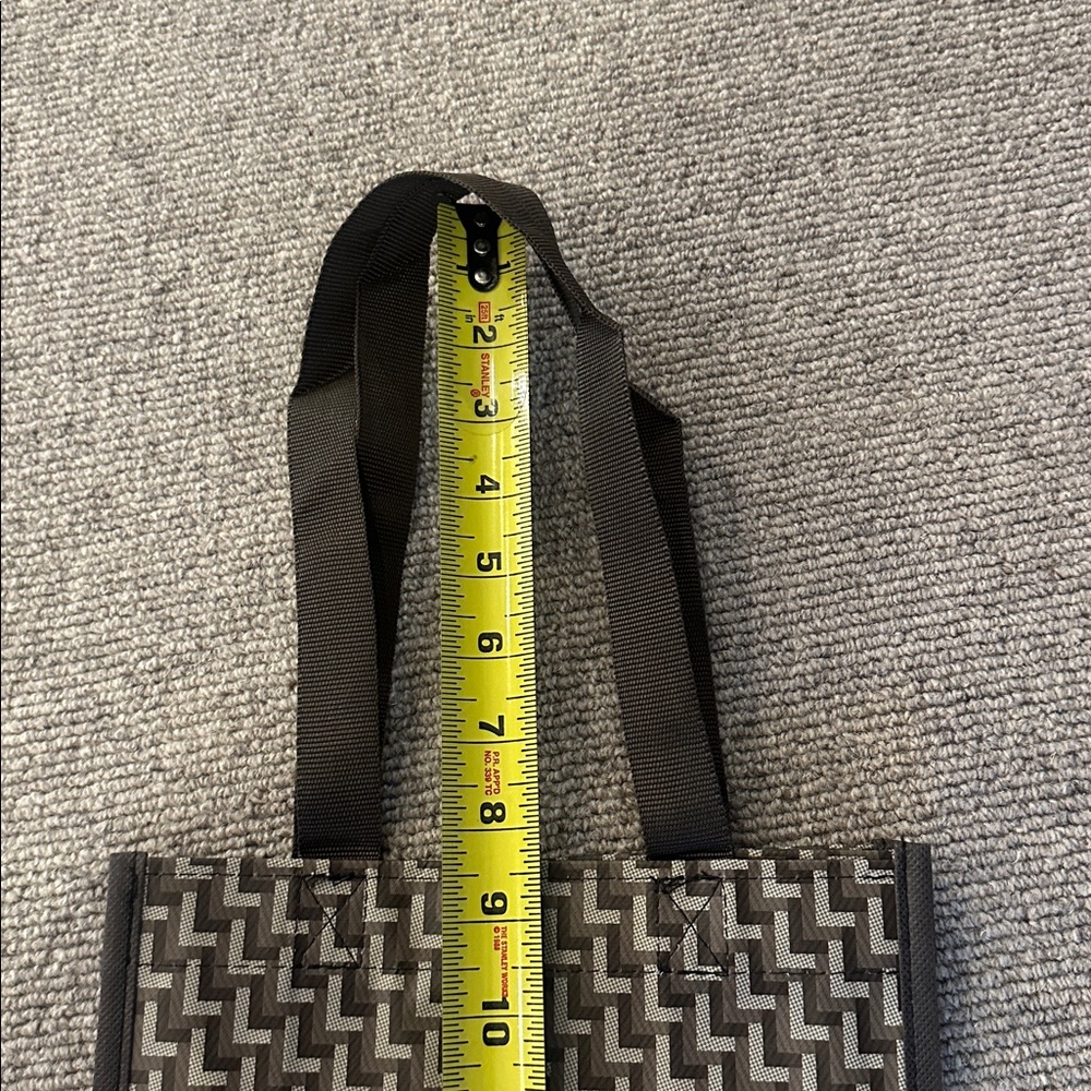 NEW🤩LULULEMON GRAY SMALL TOTE BAG WITH SNAP CLOSURE AND WHITE LOGO - Picture 8 of 8
